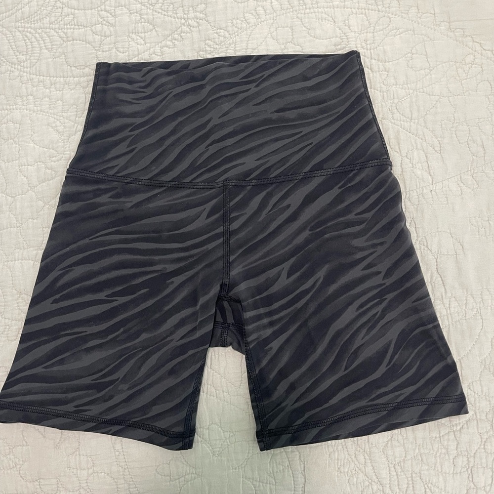 Lululemon align zebra print shorts size 4